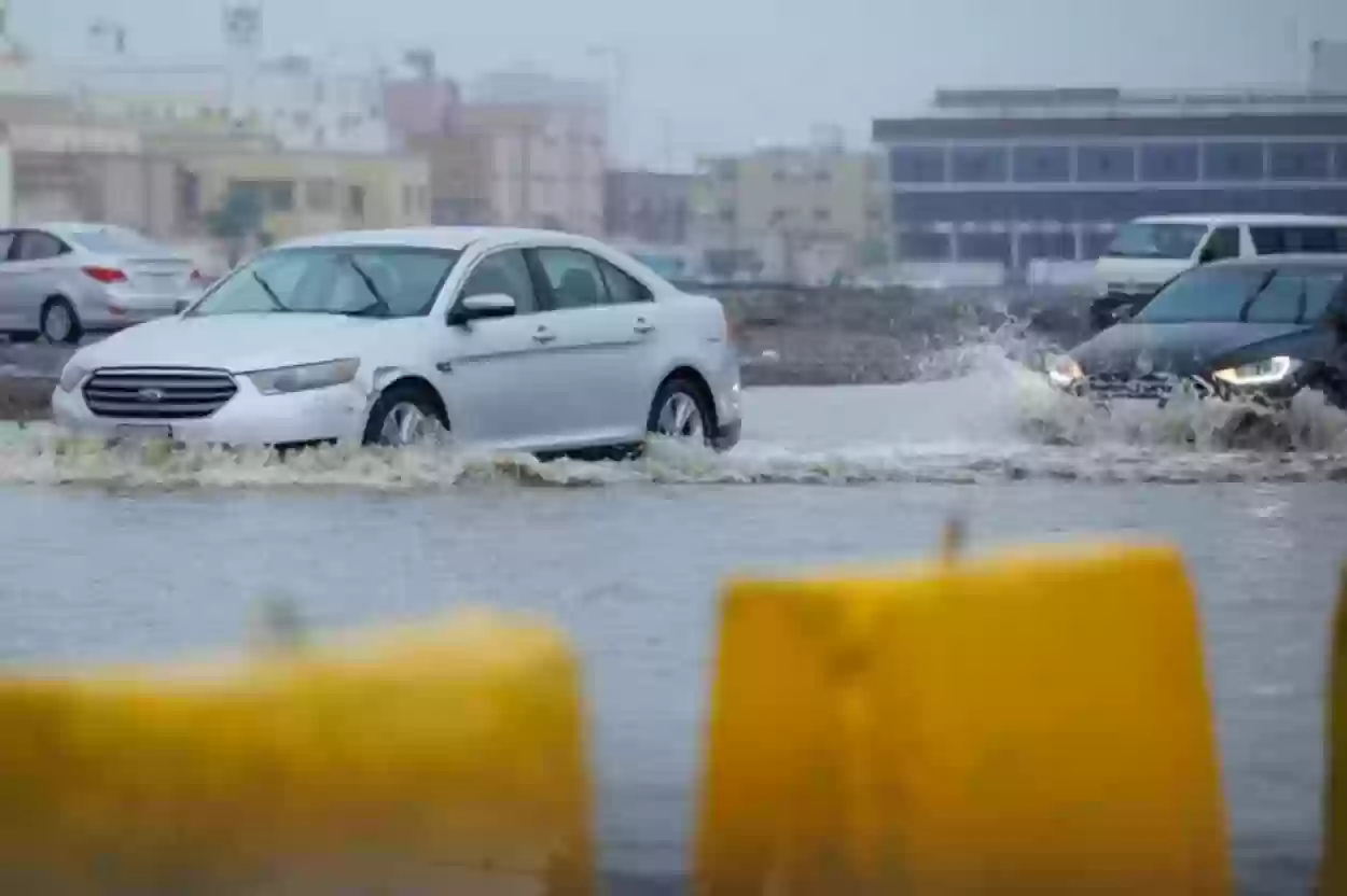 حالة الطقس تشهد أمطار غزيرة وسيول على الباحة 