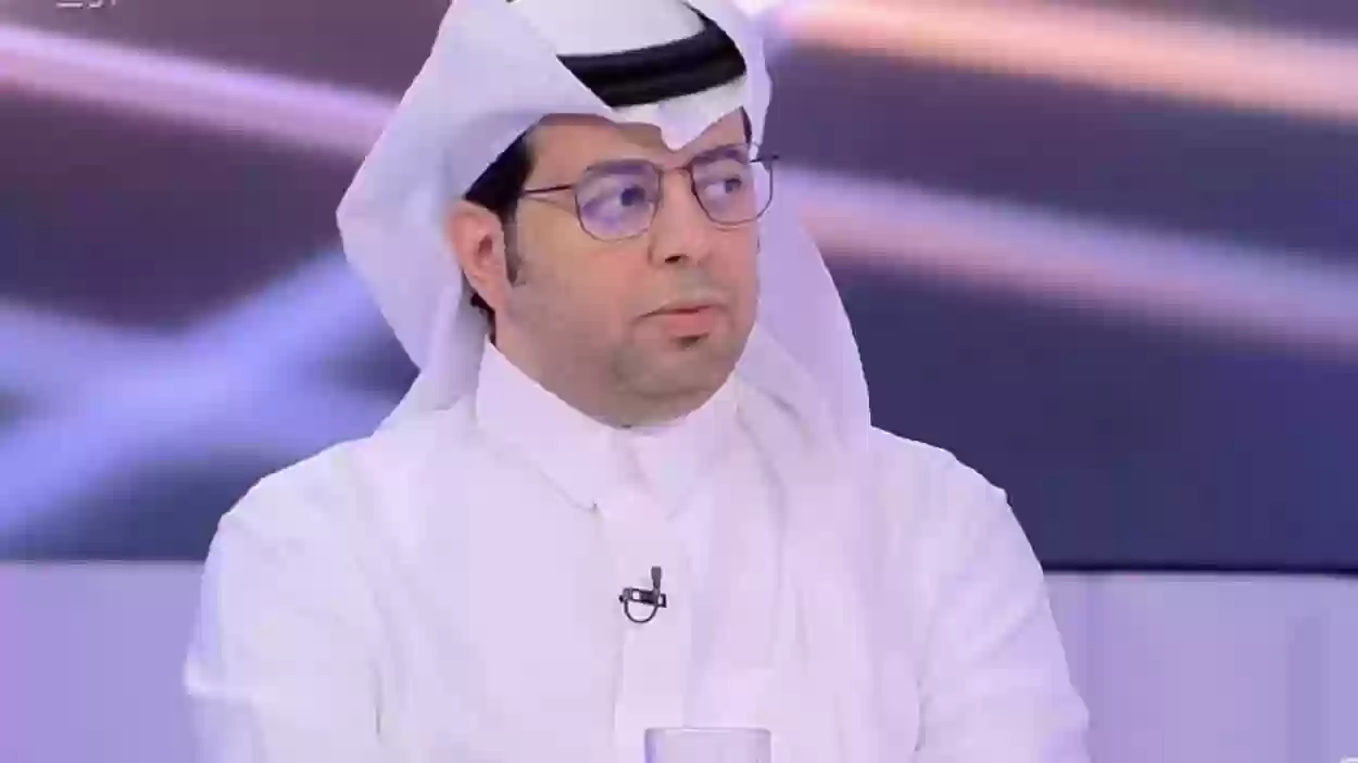 الأحمري يتحدث عن خروج الهلال السعودي